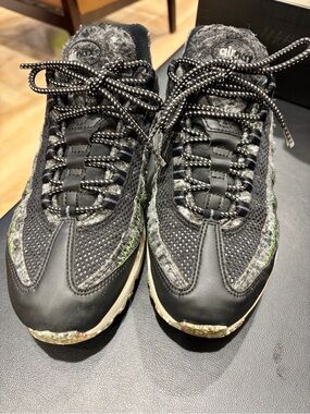 Nike Air Max 95-style Black & Gray Sneakers with Green Accent
